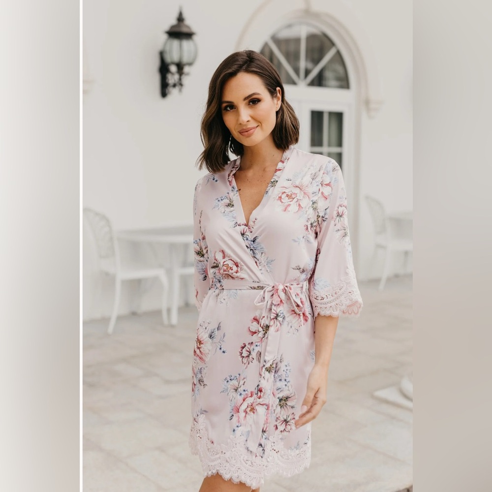 Le Rose Serena Veiled Rose Printed Lace Trim Satin Robe